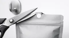 Tee vetoketjupussista helppo avata: saksikikka, joka jättää kätevän tarttumakohdan