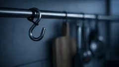 S-koukku putoilee tangosta? Kuminauha-niksi lukitsee koukun paikalleen ilman työkaluja